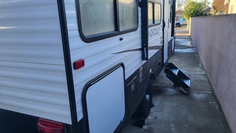 2021 Keystone RV Hideout 22' Sleeps 4- Hitchin' up for Adventure! Tráiler remolcable in North Tustin