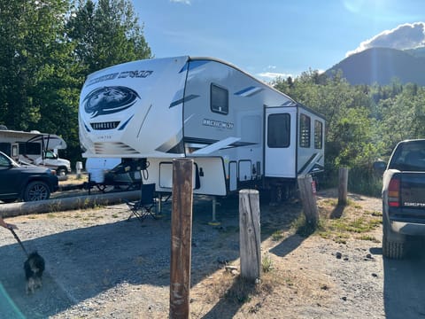High End Alaska Experience 5th Wheel Towable trailer in Anchorage