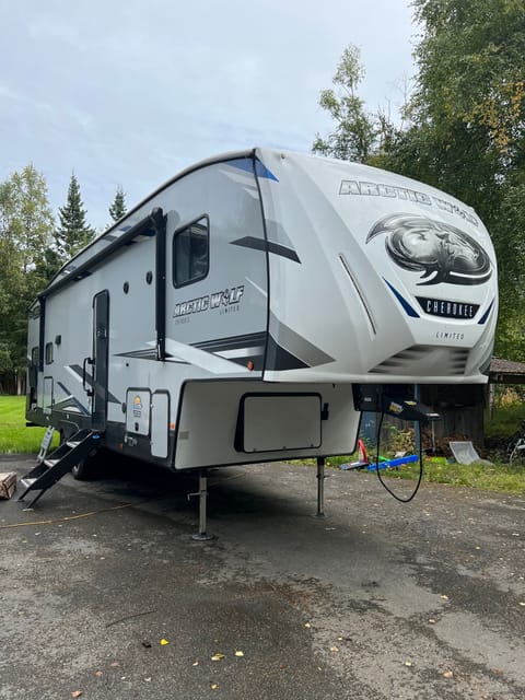 High End Alaska Experience 5th Wheel Towable trailer in Anchorage