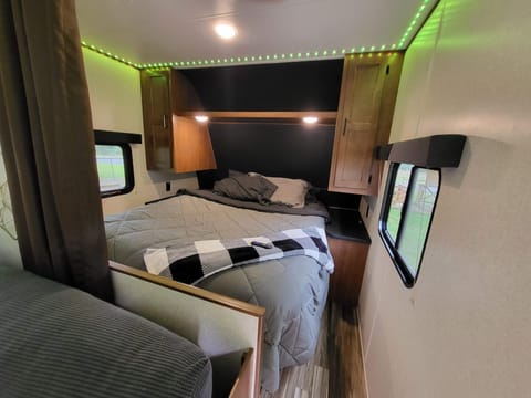 Jayco - Sleeps 8 - Delivery Available Towable trailer in San Antonio