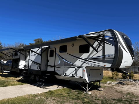 2021 Highland Ridge RV Silverstar Towable trailer in San Antonio