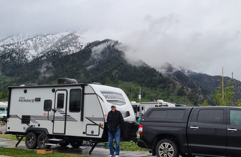 Tows very easily.  Tetons in the background.  