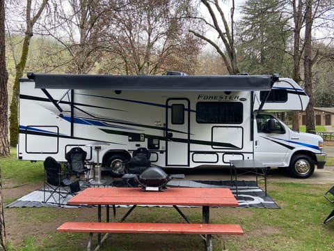 2023 Forester Classic 32' Class C Motorhome "Veronica" Drivable vehicle in Medford