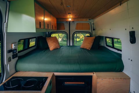 Scenic Vans' "The Shasta" - Unlimited Mileage Van aménagé in Rancho Cordova