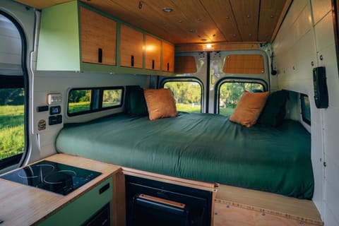 Scenic Vans' "The Shasta" - Unlimited Mileage Van aménagé in Rancho Cordova