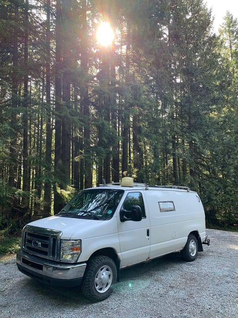"Mochila" the fully equipped 2009 Ford E-150 camper Campervan in Vancouver