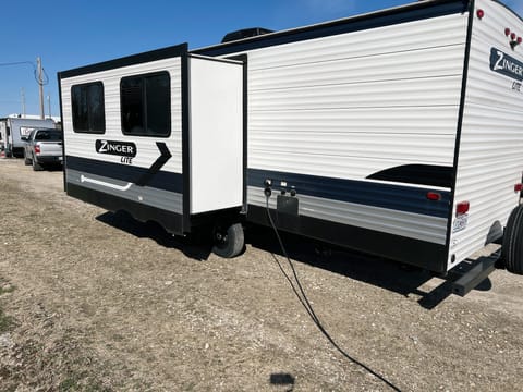 Spacious camper perfect for your next family’s adventure. Delivery Availa Rimorchio trainabile in Columbia