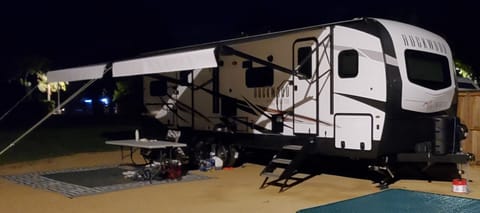 2021 Forest River Rockwood Ultra Lite Towable trailer in Lakewood