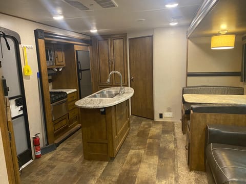 2018 Crossroads RV Zinger Towable trailer in Lake Ouachita