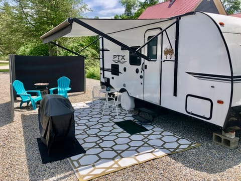 2019 PTX-17Ft-Modern Trailer Towable trailer in Bridgton