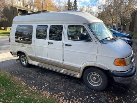 1998 Dodge Ram van Van aménagé in Anchorage