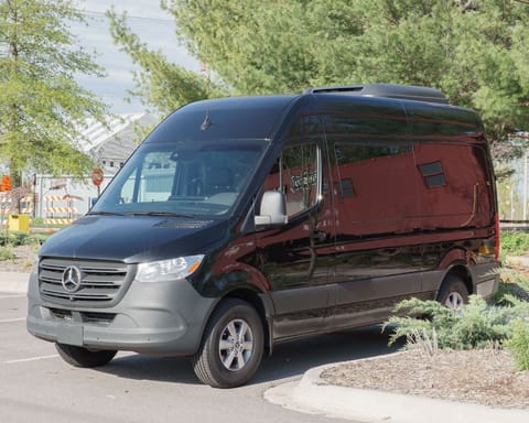 2022 Mercedes-Benz Sprinter Passenger Van Campervan in Lago Vista