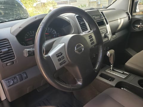 Steering wheel, radio, and 4WD