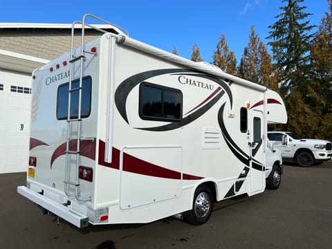 2014 Thor Chateau 22E Motor Coach Drivable vehicle in Happy Valley