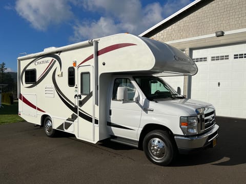 2014 Thor Chateau 22E Motor Coach Drivable vehicle in Happy Valley