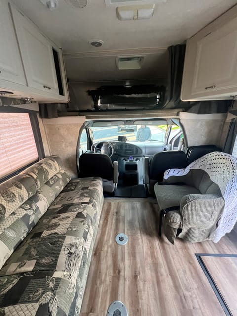 2005 Coachmen Freelander Deluxe/Premier - Great Size to Drive Drivable vehicle in Moreno Valley