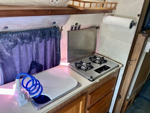 LAX 200/mi Nt Free Sleeps 6 Camper Van Class B RV Solar Loaded Vehículo funcional in Playa Del Rey