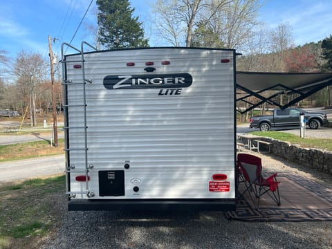 "Spirit" 2022 Crossroads Zinger Lite 18BH Towable trailer in Cleveland