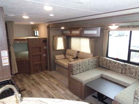 2018 Keystone RV Hideout - Bunk House - Power Jacks & awning - 1 slide out Tráiler remolcable in Ankeny