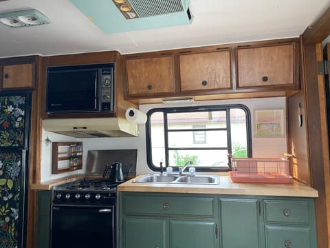 The Vintage Vacation - Fully Refurbished 1983 Avion Camper - Sleeps 5 Rimorchio trainabile in Warsaw