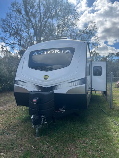 Band new Gorgeous trailer - can sleep up to 8 will deliver. Towable trailer in Plant City