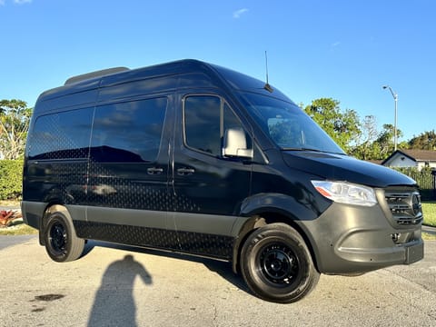 Mercedes Benz Brand New 2500 Sprinter 12 Passanger Van High roof 144" Drivable vehicle in Doral