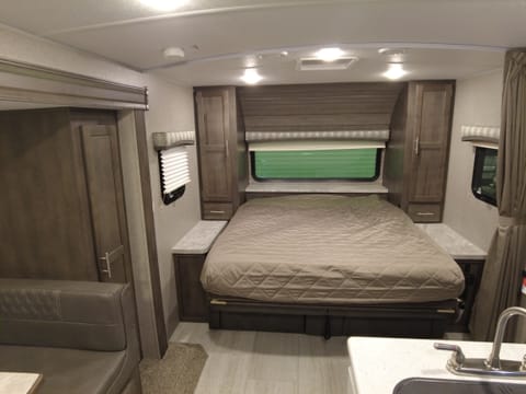The Couples Retreat Towable trailer in Fridley