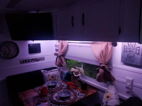 M AND R RVs 2000 Fleetwood Wilderness a cute fully remodeled cozy camper Rimorchio trainabile in Holland