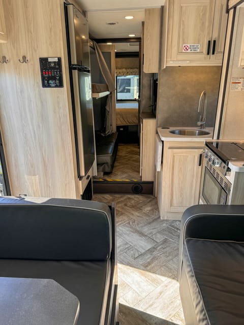 Luxury Class C Bunkhouse S9 Vehículo funcional in Chester Springs