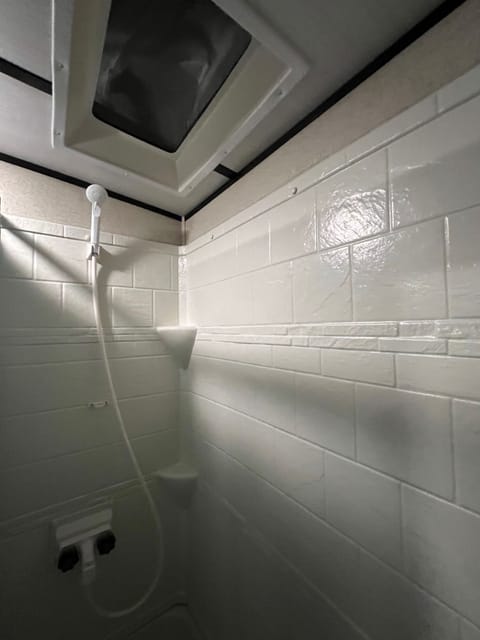 shower with removable nozzle 