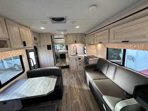 2024 Forest River Sunseeker 3250LE, R1090 Drivable vehicle in Fort Myers