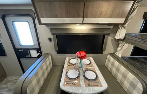 Spacious 4-Person Dinette