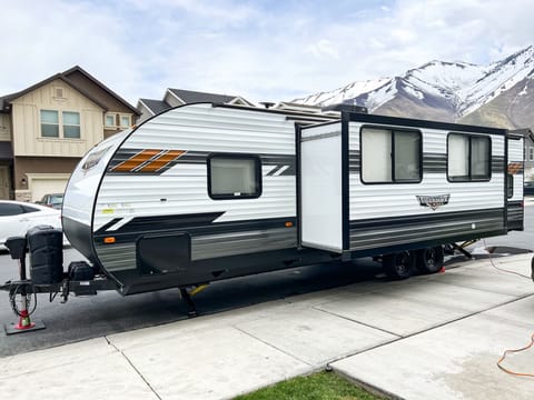 2022 Forest River Wildwood X-Lite T273QBX Towable trailer in Wasatch County