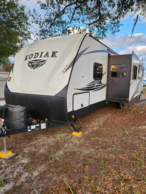 2019 Dutchmen Kodiak Ultra Lite- Delivery only Towable trailer in Crystal River