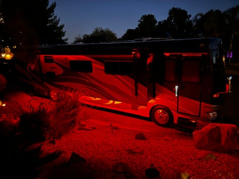 2011 Fleetwood Discovery - Bunkhouse - 40 feet diesel Drivable vehicle in Menifee