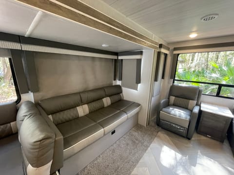 "Forest" - 2022 Forest River Salem Towable trailer in Brandon