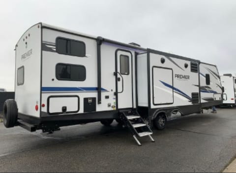 2022 Keystone RV Bullet Premier Ultra Towable trailer in Richland