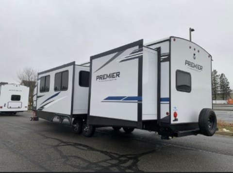 2022 Keystone RV Bullet Premier Ultra Towable trailer in Richland