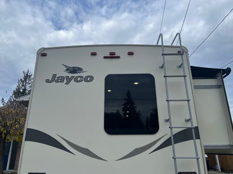 2017 Jayco Greyhawk 26Y Drivable vehicle in University Place