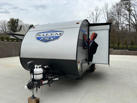 SLIDEOUT DON Towable trailer in Mooresville