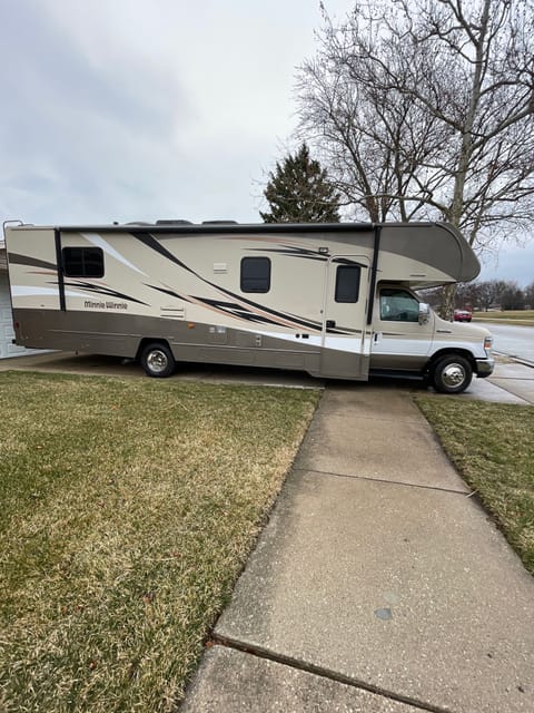 “Best Price Around” 2018 Winnebago Minnie Winnie 32ft w/slideout Drivable vehicle in Oceanside