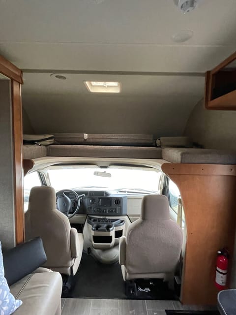 “Best Price Around” 2018 Winnebago Minnie Winnie 32ft w/slideout Drivable vehicle in Oceanside