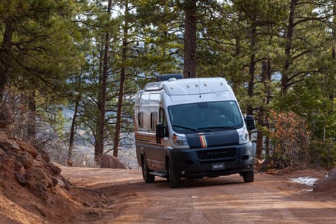 “Hummingbird” The family camper van - seats/sleeps 4! Van aménagé in Colorado Springs