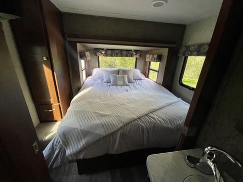 Rear-Slide Queen-size bed with sliding wood privacy door and TV.