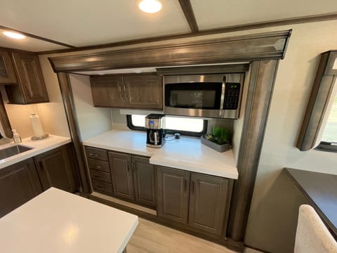 2022 Grand Design Solitude / 390RK Towable trailer in Rancho Mirage