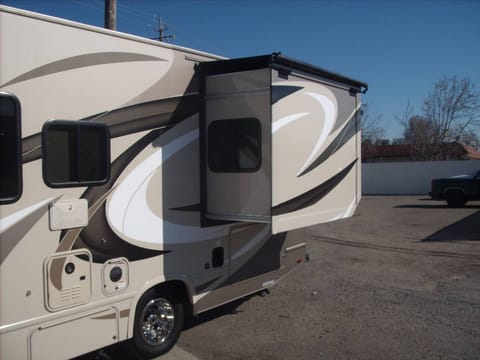 2018 Thor Motor Coach Quantum RS26 Drivable vehicle in Chico