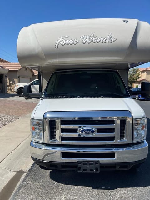 2016 Thor Four Winds (Airport pickup available; Pet, Festival, Tailgate fri Veicolo da guidare in Litchfield Park