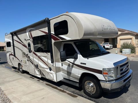 2016 Thor Four Winds (Airport pickup available; Pet, Festival, Tailgate fri Veicolo da guidare in Litchfield Park