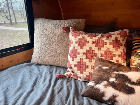 Rocky Mountain Cabin Camper… In the Ozarks Tráiler remolcable in Nixa