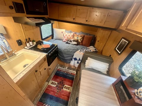 Rocky Mountain Cabin Camper… In the Ozarks Tráiler remolcable in Nixa